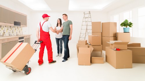 Streatham moving help with boxes and furniture transport